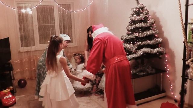 Дед Мороз и Снегурочка у нас в гостях / Игры с дедом Морозом /Поздравление от деда Мороза смотреть онлайн
