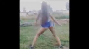 Девочка танцует тверк . Duffy Duff