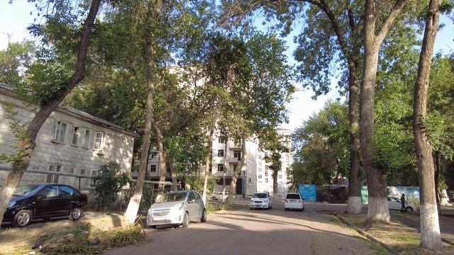 Новостройка в бедном районе Ташкента — Toshkentning bechora tumanida yangi bino смотреть онлайн