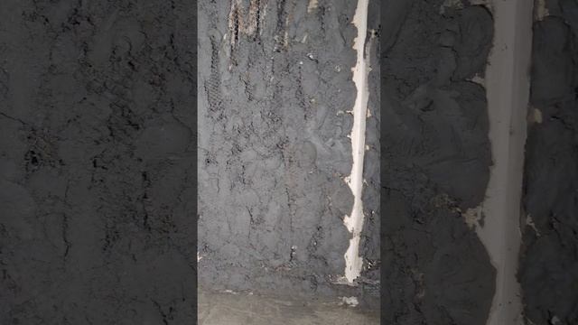 Штукатурка стен старого дома.