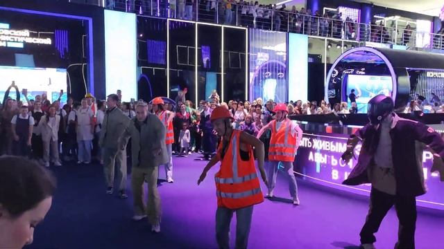 Флешмоб профессии. Гостиный двор Московский урбанистический форум смотреть онлайн
