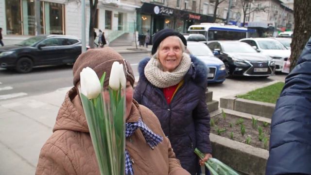 La mulți ani, dragi doamne și domnișoare! С праздником, милые женщины! смотреть онлайн