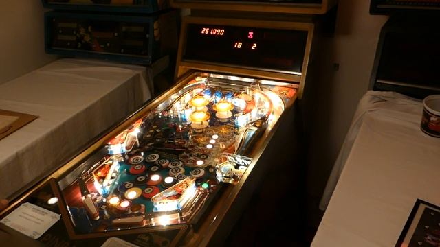 Eight Ball Deluxe LE / Limited Edition (Bally 1982) gameplay смотреть онлайн