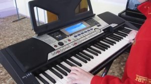 Синтезатор Yamaha PSR-550.
