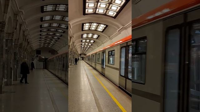 ?Новый поезд «Балтиец»! Обкатка. Станция «Кировский завод». #транспорт #метро #спб #поезд #2023 #то смотреть онлайн