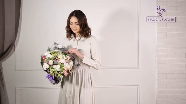 Букет с розами, альстромериями и гортензиями смотреть онлайн
