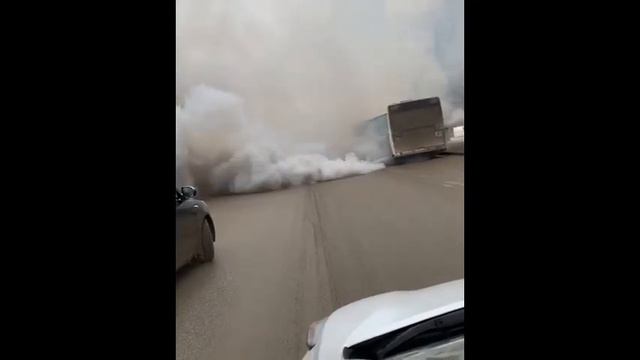 В Перми у автобуса идет дым смотреть онлайн