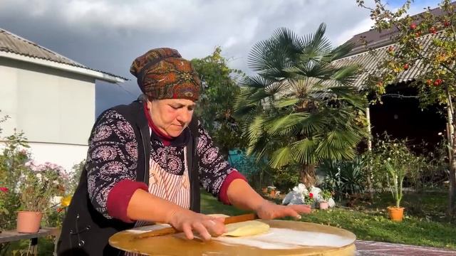 БАБУШКА ГОТОВИТ МЯСНОЙ ПИРОГ С КРУАССАНАМИ (БОРЕК) Азербайджанская Кухня Деревенская Кухня Рецепты смотреть онлайн