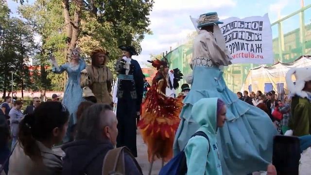 Карнавальное шествие на фестивале "Театральный дворик" смотреть онлайн