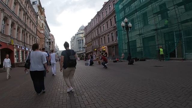 Арбат. Прогулка по Москве. Уличные музыканты, художники, атмосфера Арбата. смотреть онлайн