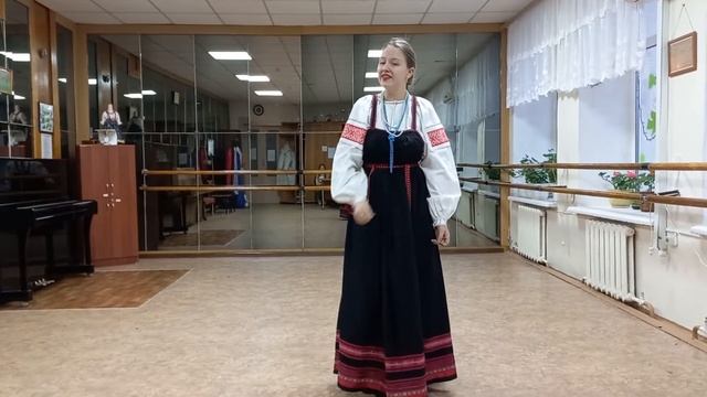 Семейно-бытовая песня Саратовской области «Чесал милый кудерки» смотреть онлайн