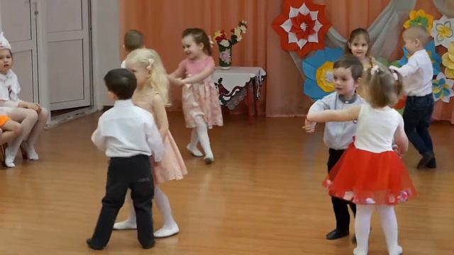 8 марта в садике! Первый "взрослый" танец)) смотреть онлайн