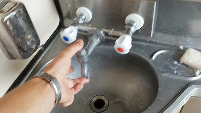 Стандарт в туалете в поезде дальнего следования, после ЧМ2018.