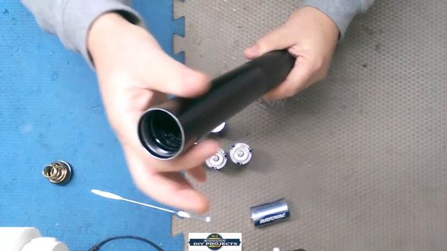 Maglite Flashlight Batteries Stuck Removal Guide / How to Remove Exploded Batteries смотреть онлайн