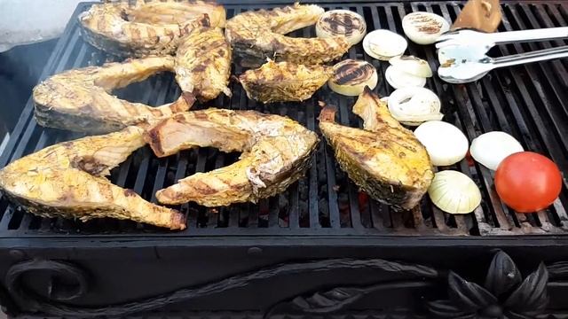 Готовим на даче! Зеркальный карп под розмарином и шафраном на углях. смотреть онлайн