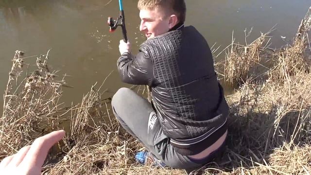 VLOG: ПОЙМАЛ РЫБУ! УДАЧНАЯ РЫБАЛКА НА ПАУК! смотреть онлайн