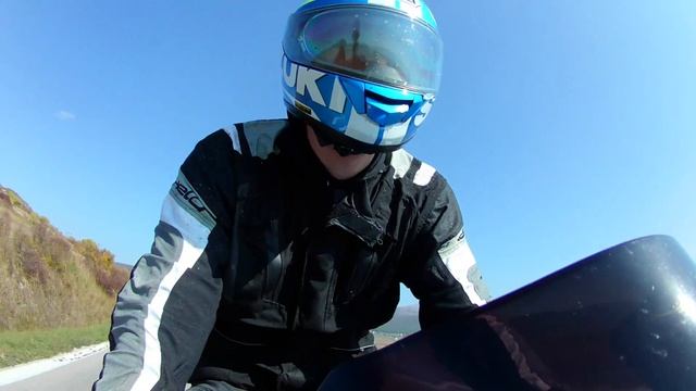 Suzuki GSXR 600 K7 // KTM SMC-R 690 смотреть онлайн