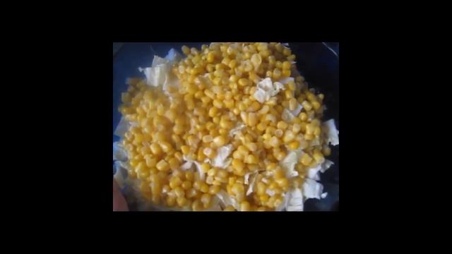 Весенний салат с пекинской капустой, сыром и крабовыми палочками смотреть онлайн