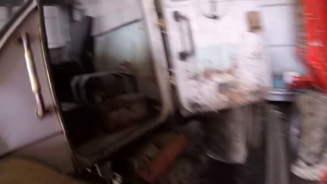 Завожу  Т150 выгоняю из стойла, цепляем диски