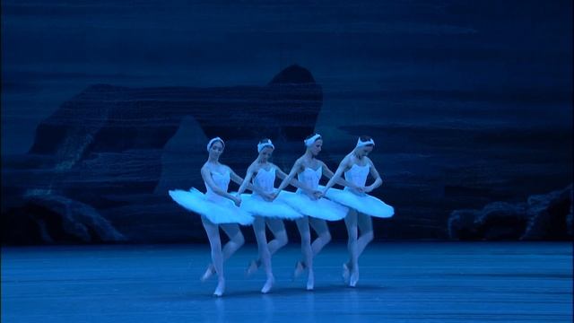 SWANLAKE at Bolshoi (pas de quatre) смотреть онлайн