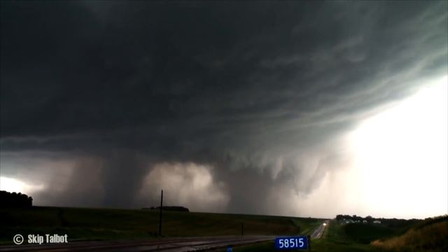 Front Line Storm Spotting смотреть онлайн