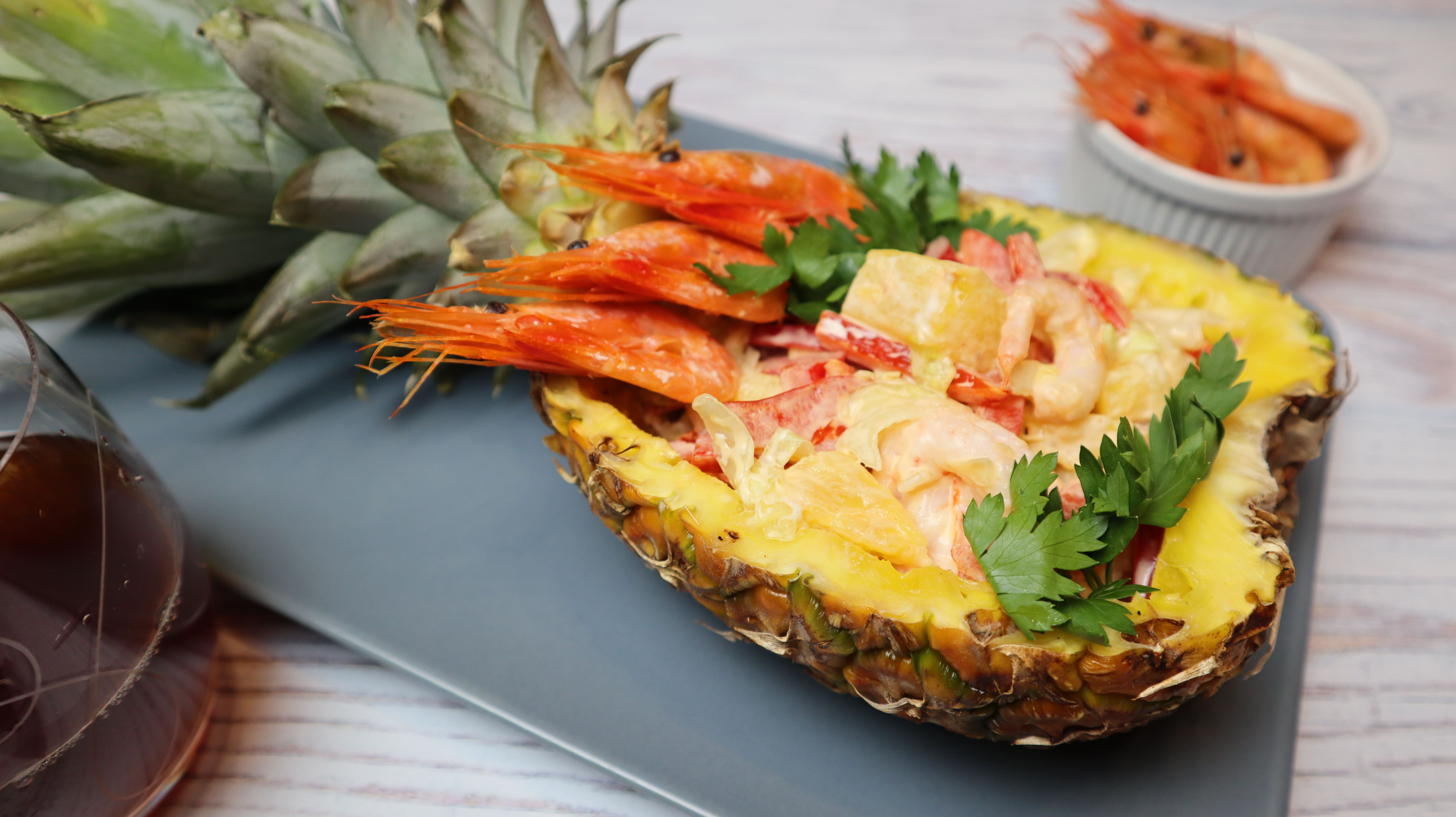 Рецепт - Салат из креветок с ананасом/Праздничный салат/Рецепт/Вкусный салат/Красивая подача смотреть онлайн