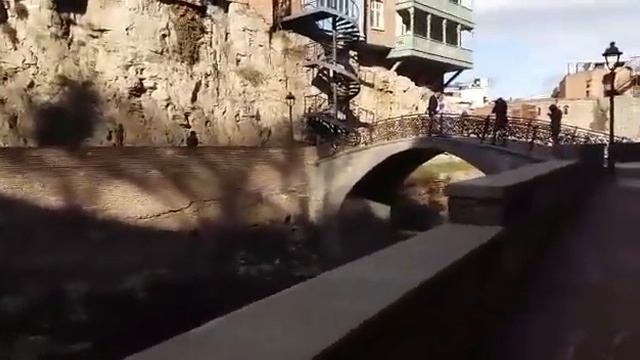 Свадьба в Тбилиси - Старый город столицы Грузии.
Водопад у Абанотубани смотреть онлайн