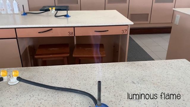 How to Light A Bunsen Burner смотреть онлайн