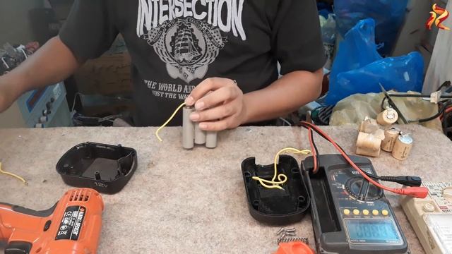 HOW TO FIX & REPLACE OLD BLACK&DECKER DRILL BATTERY 12V 1.0ah смотреть онлайн