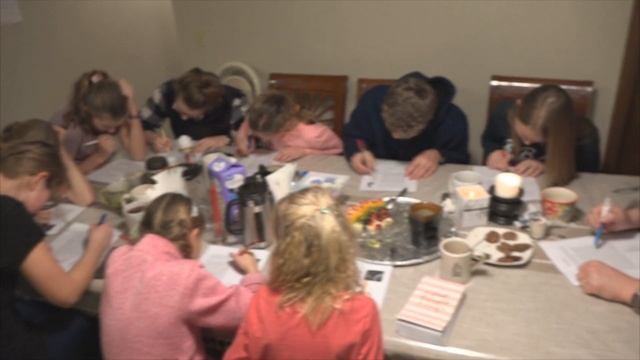 Встречаем Новый год семьей. Новые цели. Игра семьей и песня. Семья Савченко смотреть онлайн