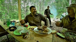 В ЭТОЙ РЕКЕ ПОЛНО РЫБЫ, КОТОРАЯ ПОТОМ УКРАШАЕТ НАШ СТОЛ . ОТ ПАУТА БЫЛО ТЯЖЕЛО ДЫШАТЬ.