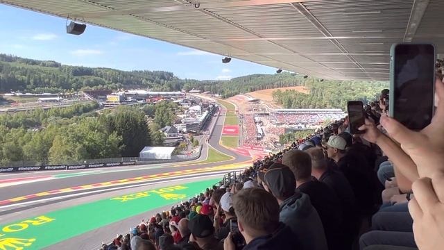 Eau Rouge / Raidillon F1 2022 Gold 3 view at Spa Francorchamps. Max Verstappen wins. смотреть онлайн