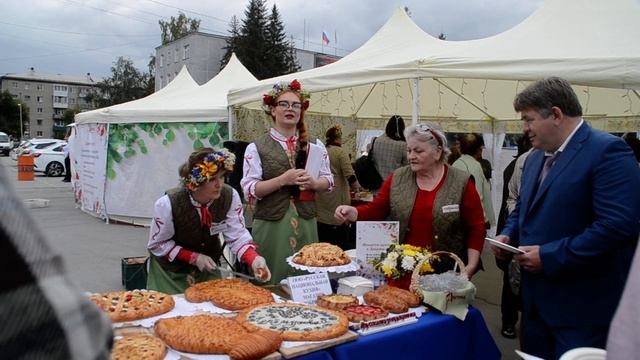 Пирогами из русской печи потчевали мэра Бердска смотреть онлайн
