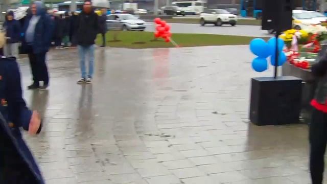 Сестры Каратыгины - Красками разными, Далеко от Мамы (День космонавтики) смотреть онлайн