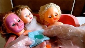 Пробую отмыть куклы от чернил, фломастера 3ч. I try to wash the doll from the ink pen 3x.