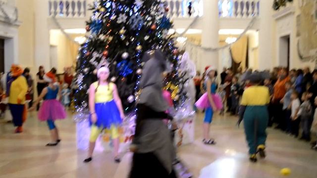 Новогодняя ёлка "Снежинка" смотреть онлайн