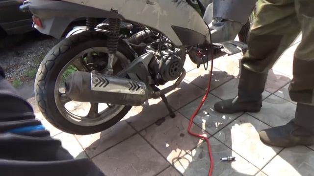 Первые покатушки на Скутере Racer Dragon RC150T-11,дымит как паровоз . смотреть онлайн