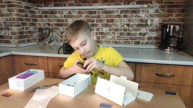 Распаковка смартфона Xiaomi Redmi Note 8 смотреть онлайн