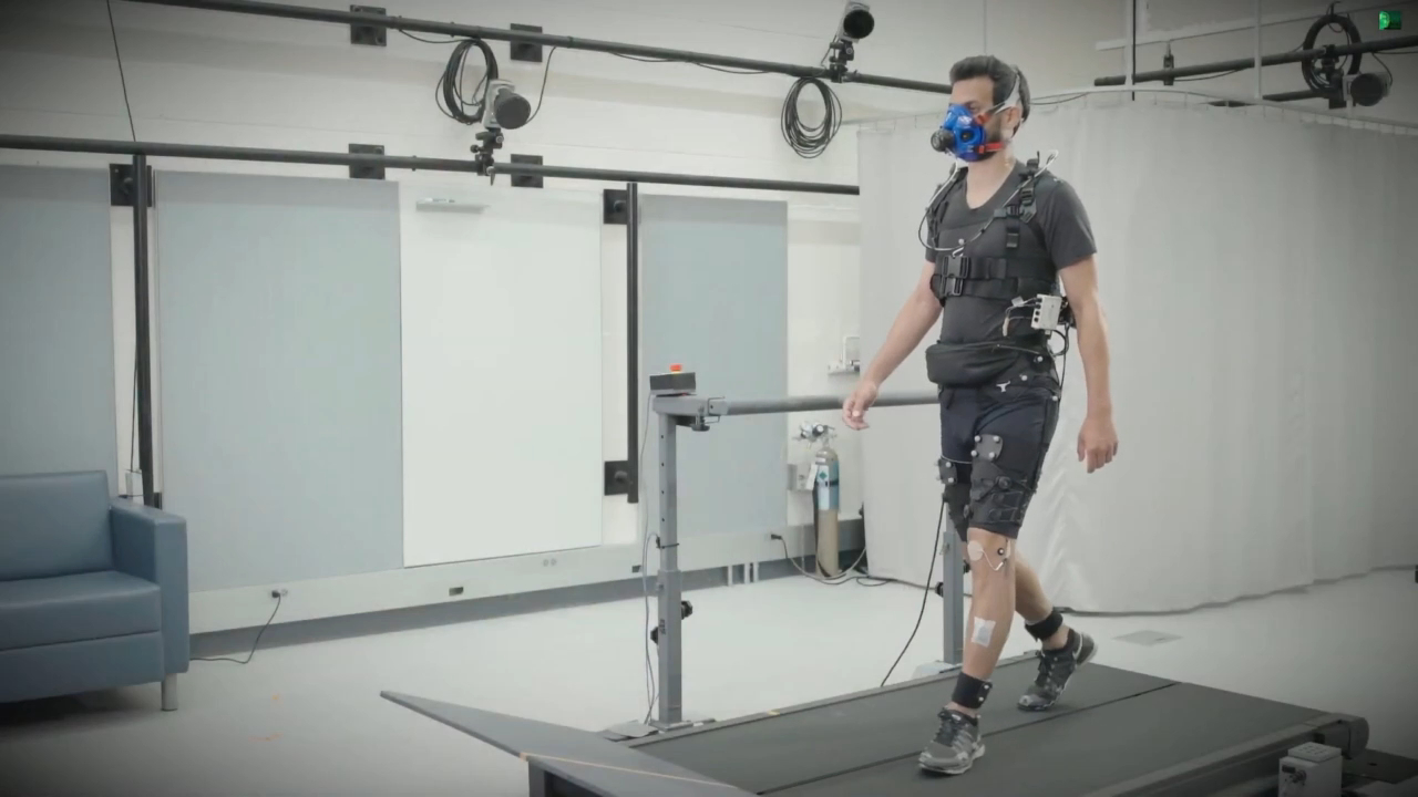 Сверхлегкий экзоскелет с ИИ смотреть онлайн