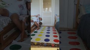 Играем в твистер