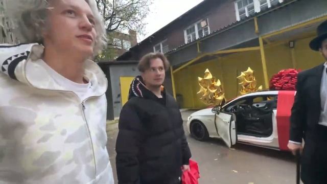 ПЛОХОЙ ПОЦ ПОДАРИЛ ПАРАДЕЕВИЧУ MERCEDES на ДЕНЬ РОЖДЕНИЕ смотреть онлайн