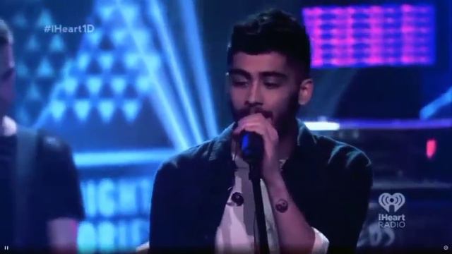 Zayn's beautiful classical Run in Last first kiss live performance. смотреть онлайн