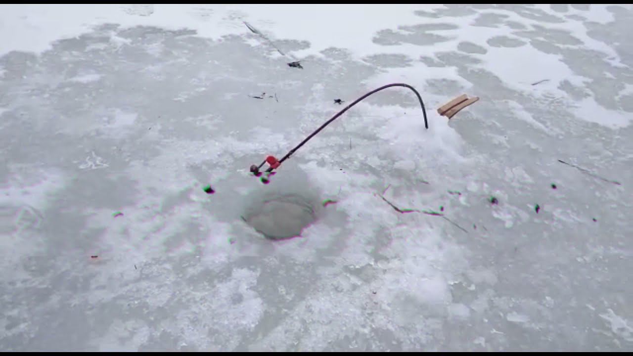 Рыбалка в марте на вертолёты / густера на каждом забросе/ лёд тронулся с рыбаками смотреть онлайн
