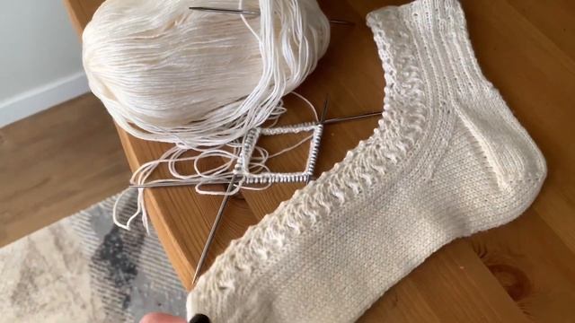Вязальный влог № 2: варежки из букле / носки с японским узором павлиний хвост / Балаклава тренд 202 смотреть онлайн