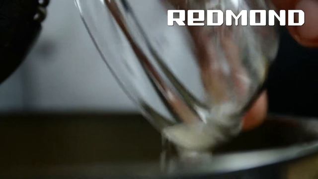 Charlotte en Multicocción REDMOND RMC-М150E смотреть онлайн