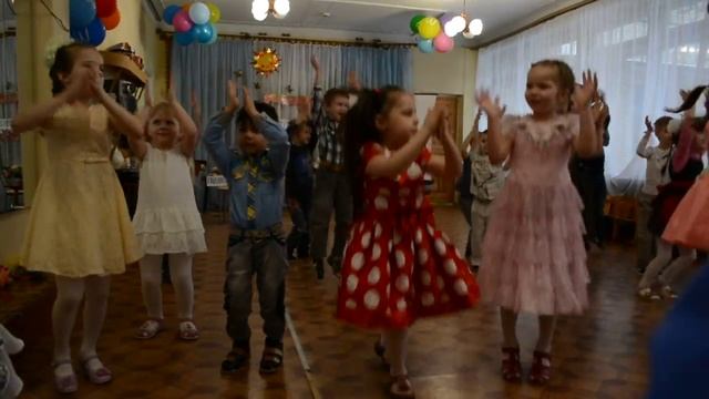 Танец под песню "Девчонки-мальчишки" смотреть онлайн