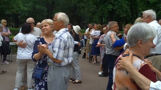 Танцы в Центральном парке Кишинева (27.05.2023, 3 эпизода) Эпизод 2 смотреть онлайн