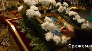 Как украсить икону живыми цветами
