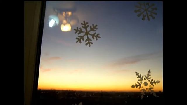 Украшаем окошки к Новому Году с помощью трафаретов из магазина "Фикс Прайс". смотреть онлайн