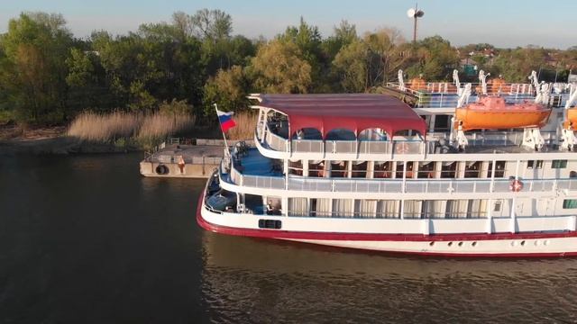 Теплоход А. Суворов в Старочеркасской. смотреть онлайн